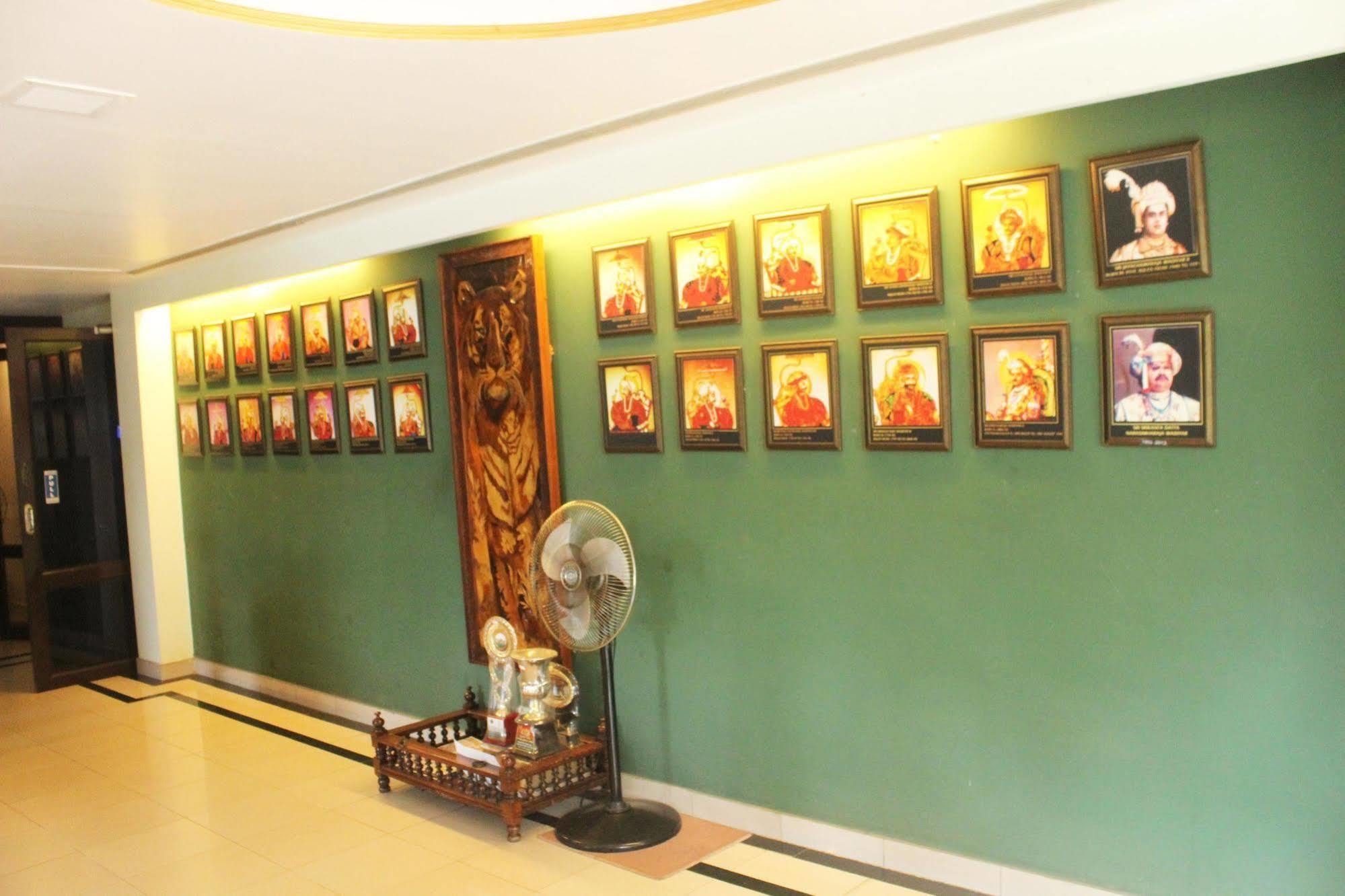 Treebo Trend Royal Inn Mysore Ngoại thất bức ảnh